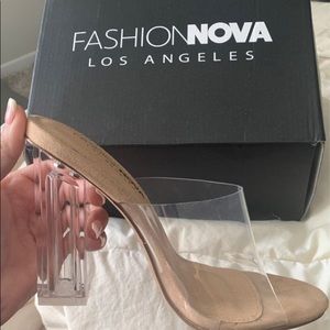 Fashion nova clear high heels SIZE 6 WOMEN.